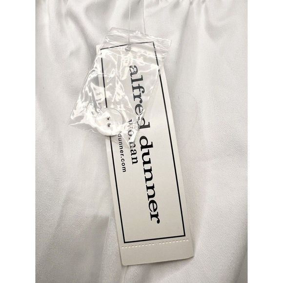 Alfred Dunner NWT White Button Classic Fit Capri Pants Plus Size 24W - Picture 9 of 10